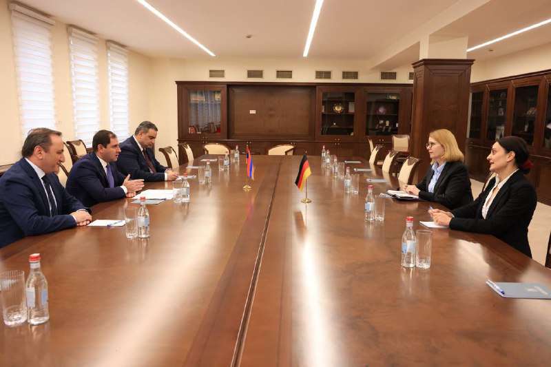 Papikyan received Bush