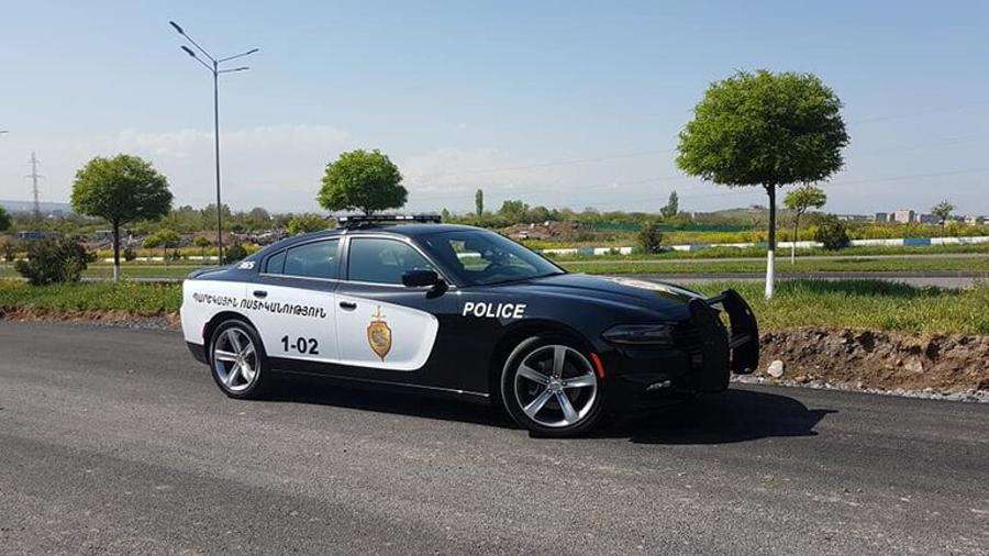 Պարեկին հրել և գցել է առվի մեջ