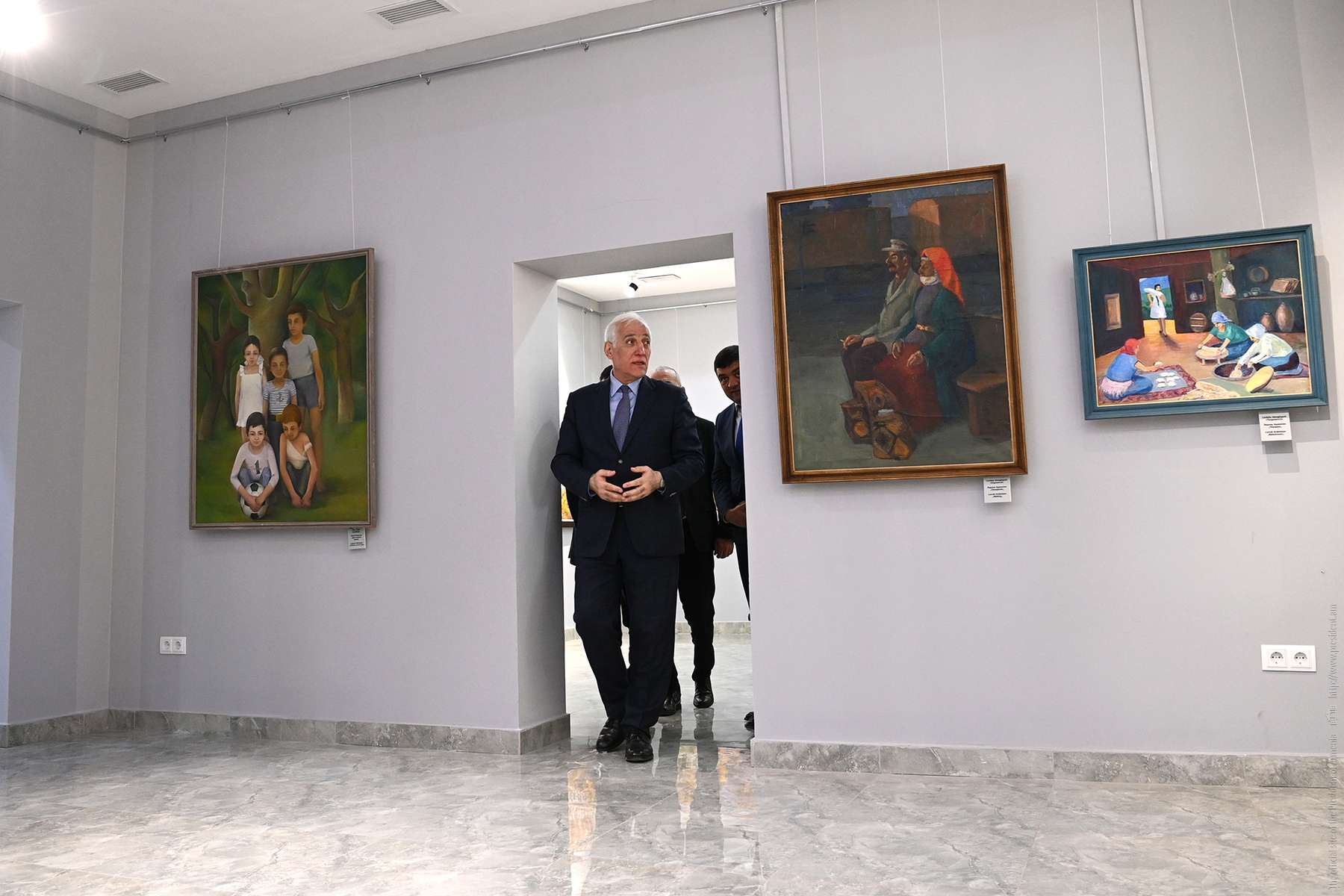 Նախագահին սպասարկող մեքենաների ձեռք բերումը՝ պետական գաղտնիք․ «Ժողովուրդ»