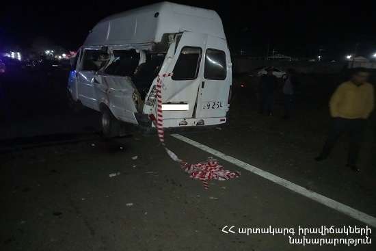 Բախվել են Երևան-Արմավիր-Քարակերտ երթուղին սպասարկող «GAZel»-ն ու «ZIL» մակնիշի բեռնատարը․ կան զոհեր և տուժածներ