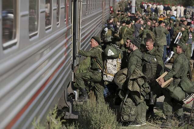 How many citizens left Russia due to mobilization?