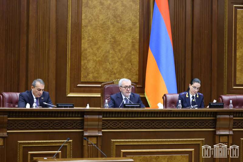 «Չէր կարելի դատախազին վերևում նստեցնել». Ալեն Սիմոնյան