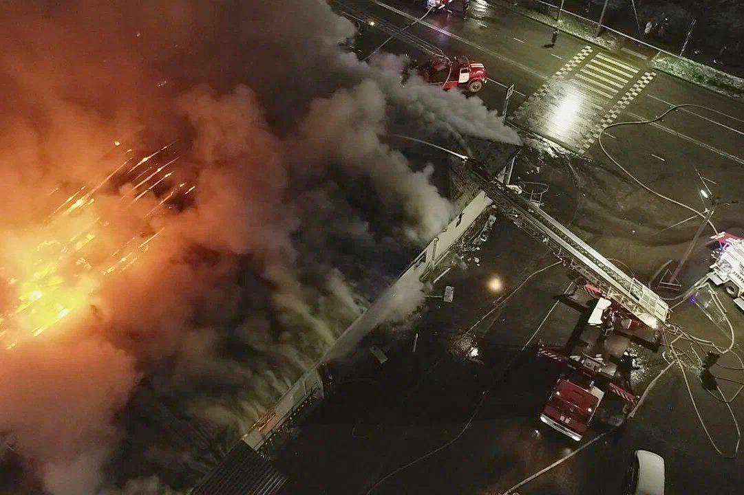 В результате пожара, вспыхнувшего в кафе «Полигон» в Костромской области, погибли 13 человек (видео)