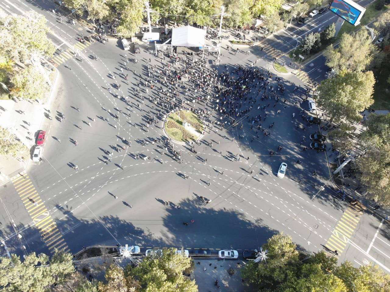 Митинг оппозиции начался