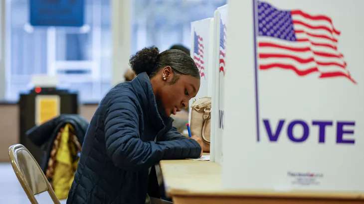 The results of the elections in the first polling stations opened in the USA are known
