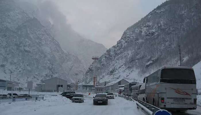 Լարսը փակ է բոլոր մեքենաների համար