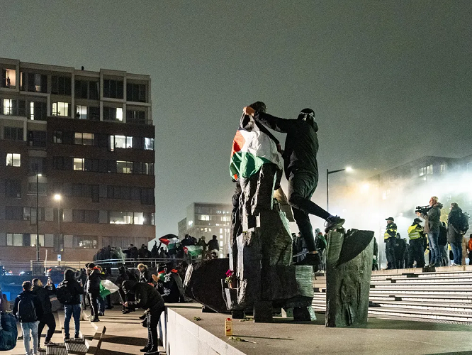 Netanyahu ordered to "immediately send two planes" to the Netherlands to help the fans