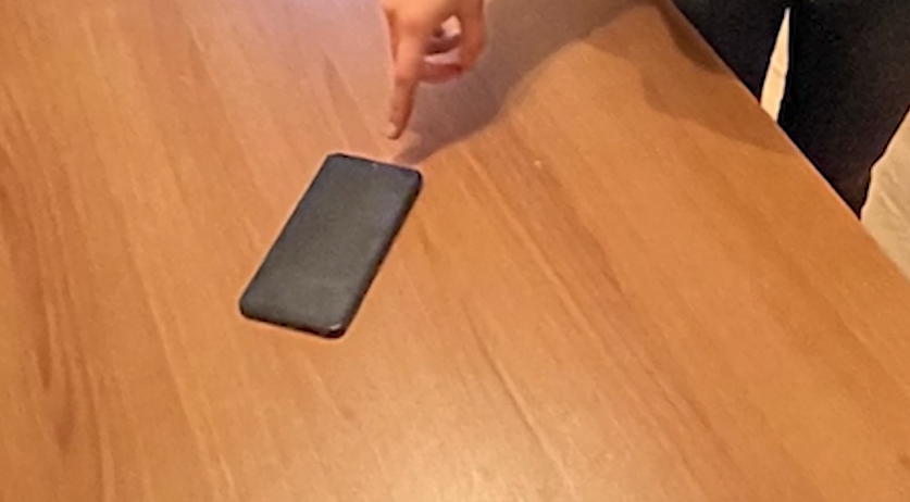 19-ամյա աղջիկը գյուղում կայանված մեքենայից հեռախոս էր գողացել