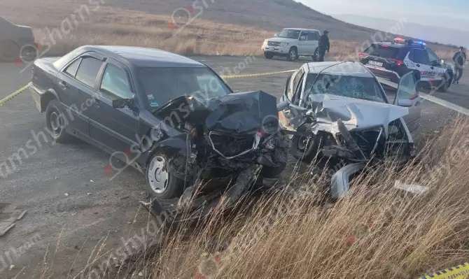 Արփա լիճ տանող ճանապարհին բախվել են 2 Mercedes-ներ. 7 վիրավորներից 4-ը երեխաներ են
