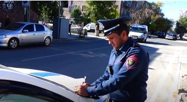 9 անձ տուգանվել է վարելիս ծխելու համար