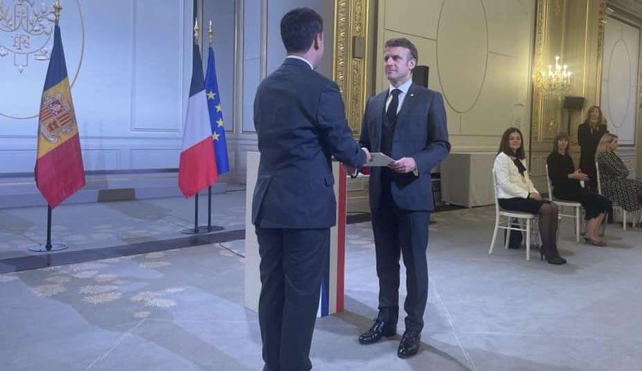 The RA Ambassador presented his credentials to Emmanuel Macron
