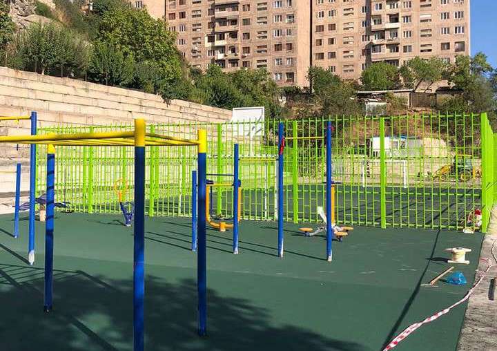 Նոր Նորքի  8-րդ զանգվածում ավարտին է մոտենում բակի համալիր բարեկարգման ծրագիրը (ԼՈՒՍԱՆԿԱՐՆԵՐ)