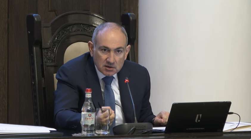 «Ոչ մեկս բան չենք ասելու, որովհետև ընտրություն կա, չգիտեմ՝ ինչ կա». վարչապետ