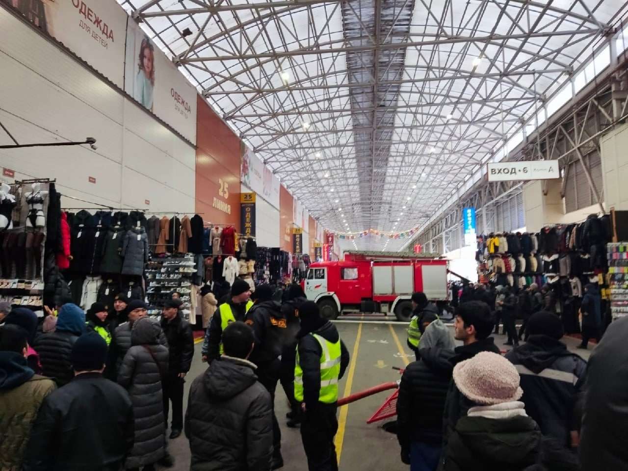 На рынке азербайджанского олигарха в Москве вспыхнул пожар