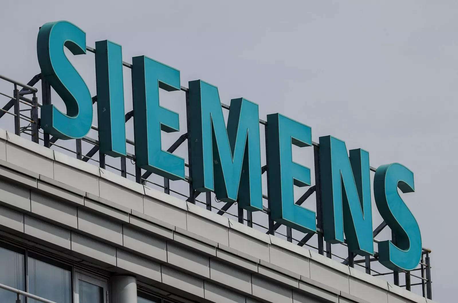 Siemens has sold its entire business in Russia