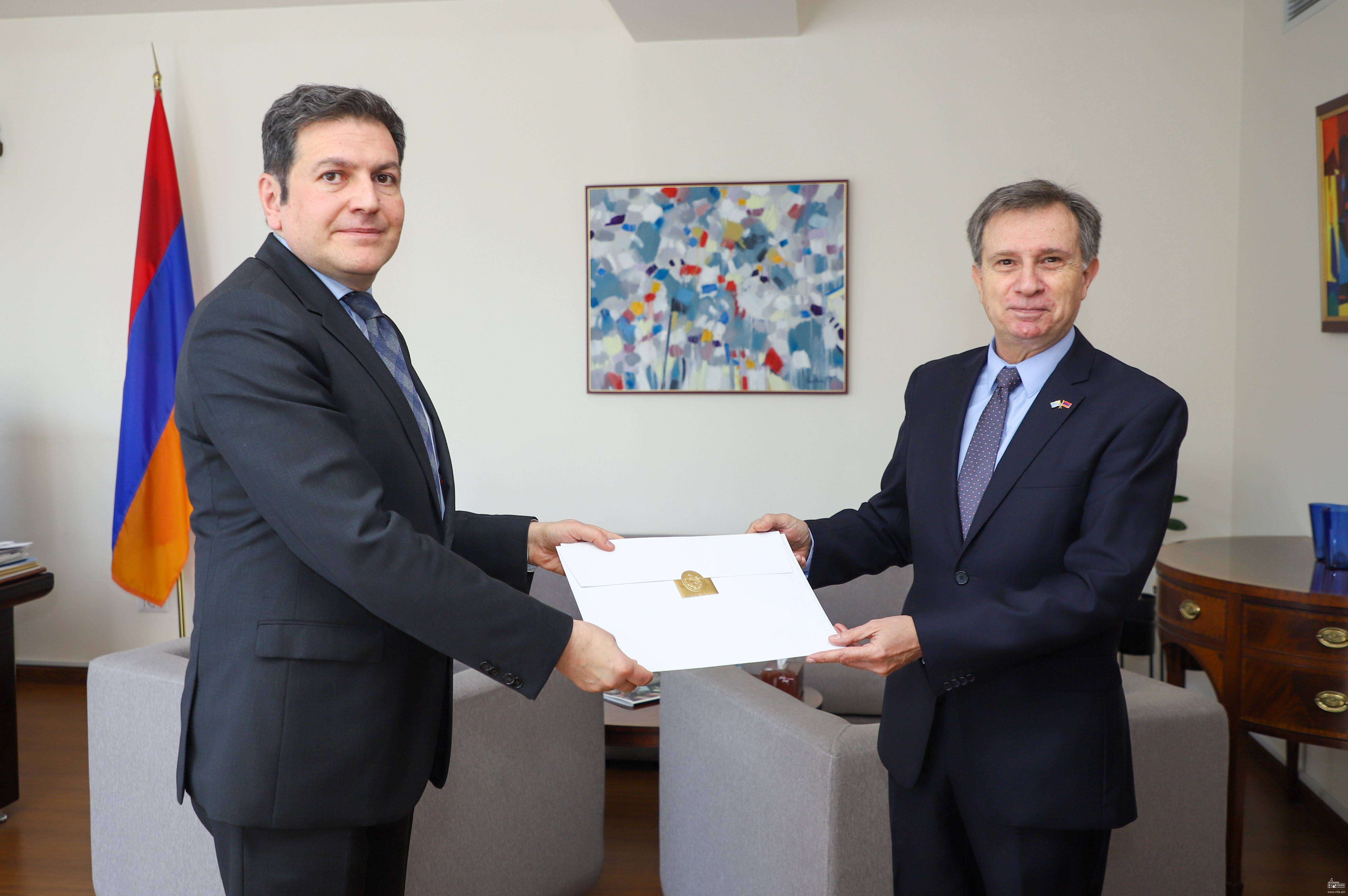 The Deputy Minister of Foreign Affairs presented the consequences of the September aggression to the Uruguayan diplomat.