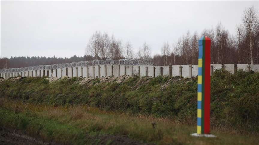 Ukraine is building a concrete barrier on the border with Belarus