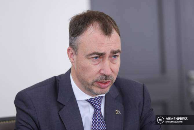 Любая дорога, проходящая через территорию Армении, должна контролироваться Арменией. Тойво Клаар (АРМЕНПРЕСС)