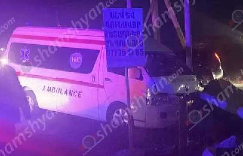 Շտապօգնության մեքենան ու «Մերսեդես»-ը բախվել են միմյանց, այնուհետ՝ գազատարին