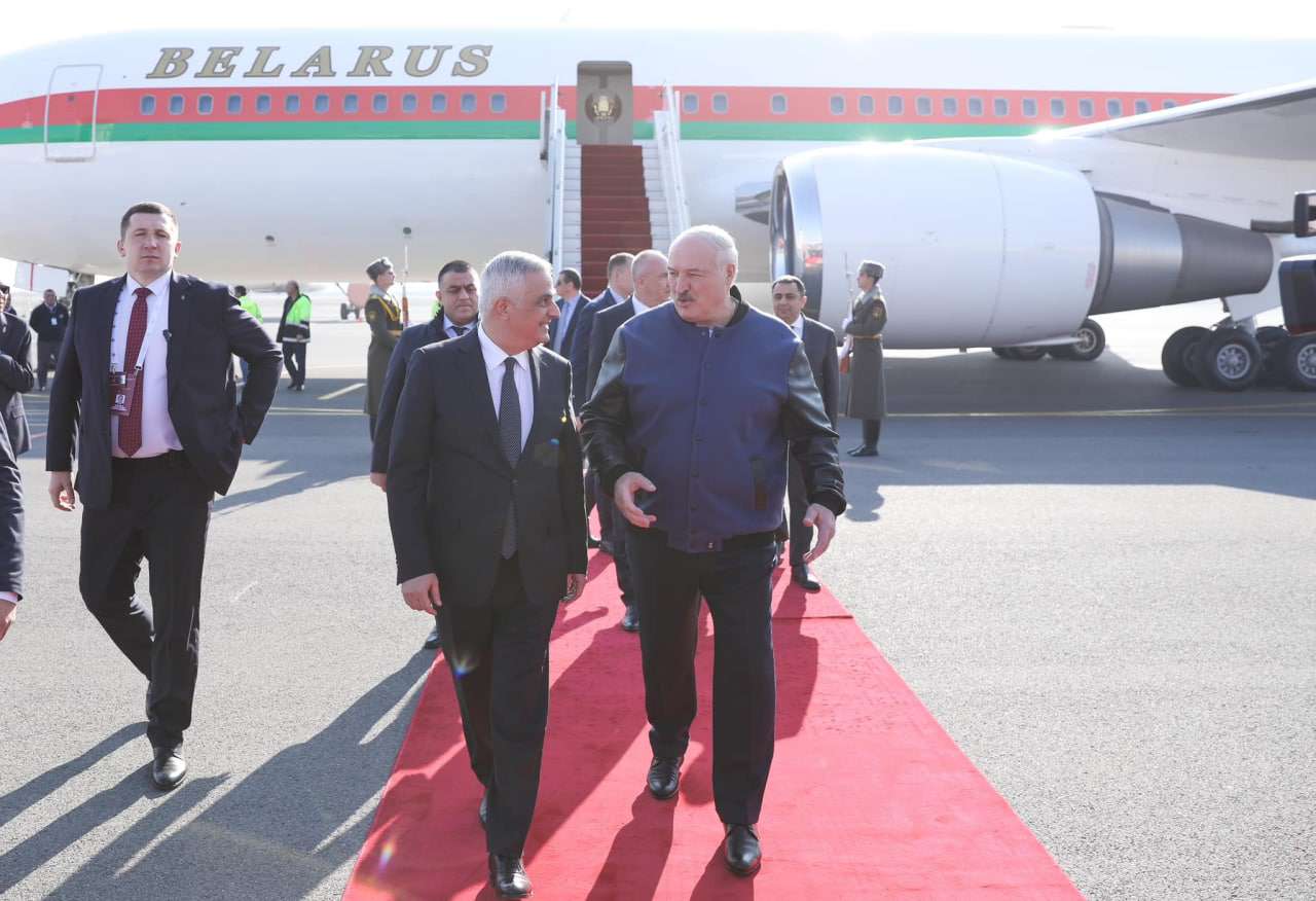 Лукашенко прибыл в Ереван