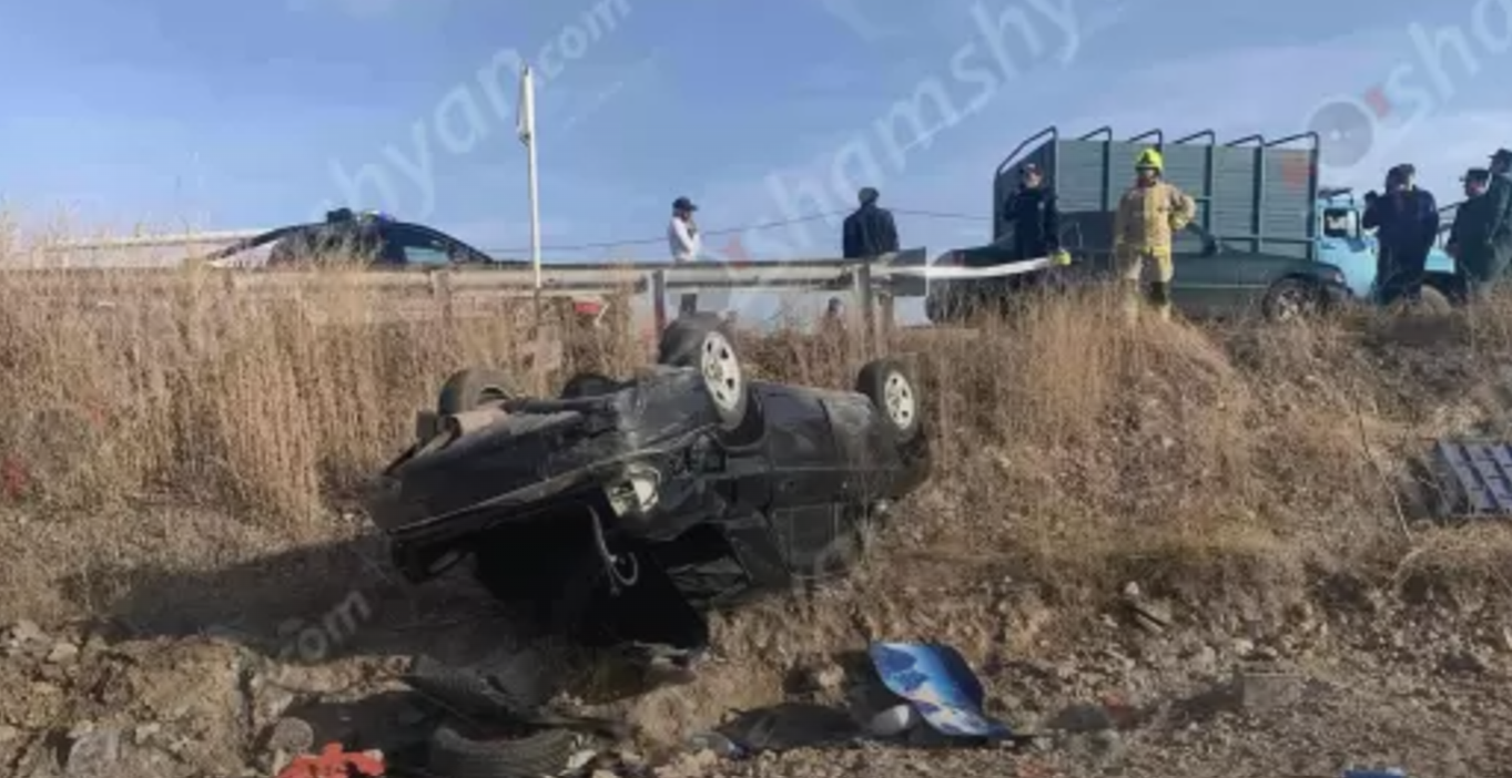 «ԳԱԶ 31»-ը գլխիվայր հայտնվել է երթևեկելի գոտուց դուրս. կան վիրավորներ
