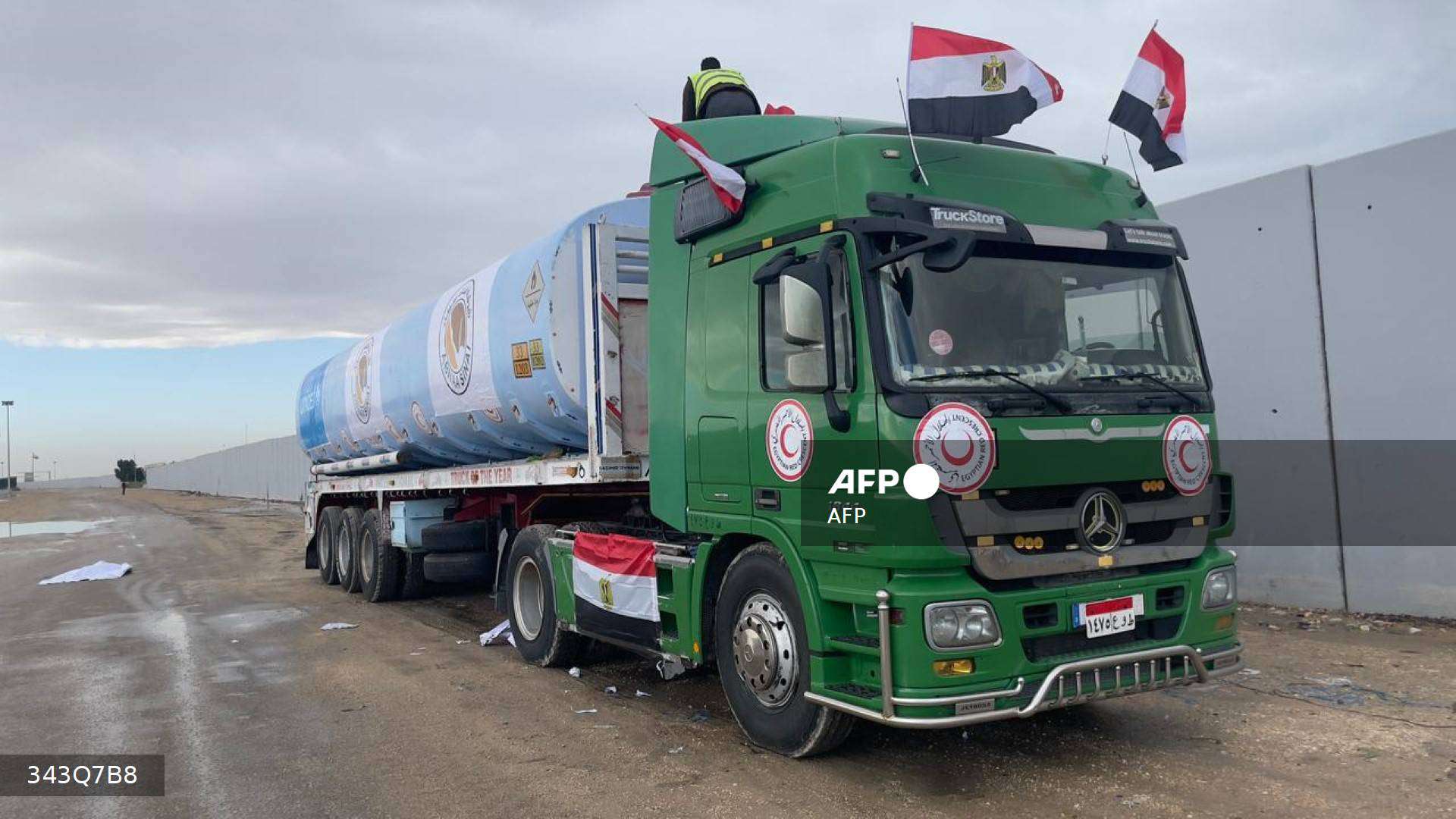 80 trucks with humanitarian aid entered Gaza from Egypt