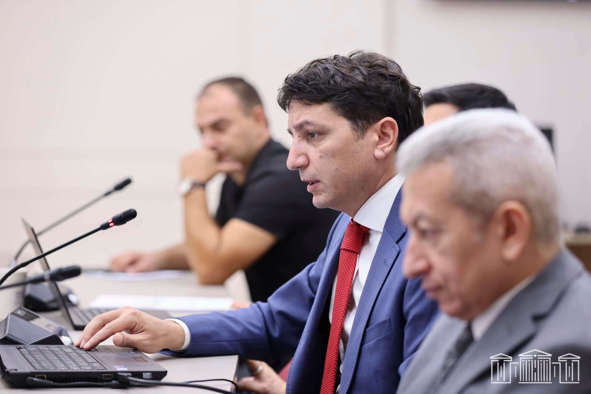 Ֆինանսների նախարարը բարի ծառայություն է մաղթել իր տեղակալին