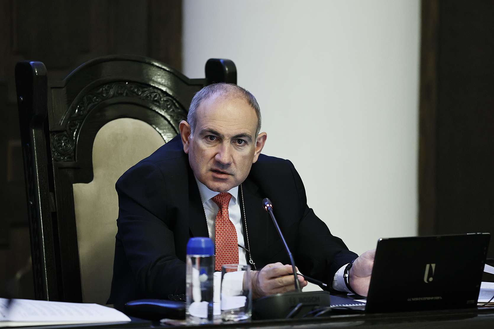 «Ես առաջի՞ն մարդն եմ, որ անցնում եմ այդ մայթով». վարչապետ (ՏԵՍԱՆՅՈՒԹ)