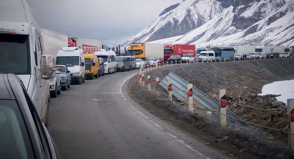 Լարսում վերականգնվել է կցորդիչով և կիսակցորդիչով տրանսպորտային միջոցների երթևեկությունը