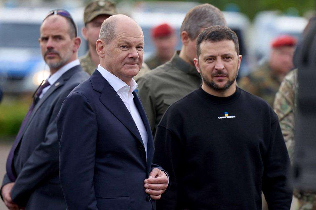 Zelensky disclosed details of his phone conversation with Sholtz