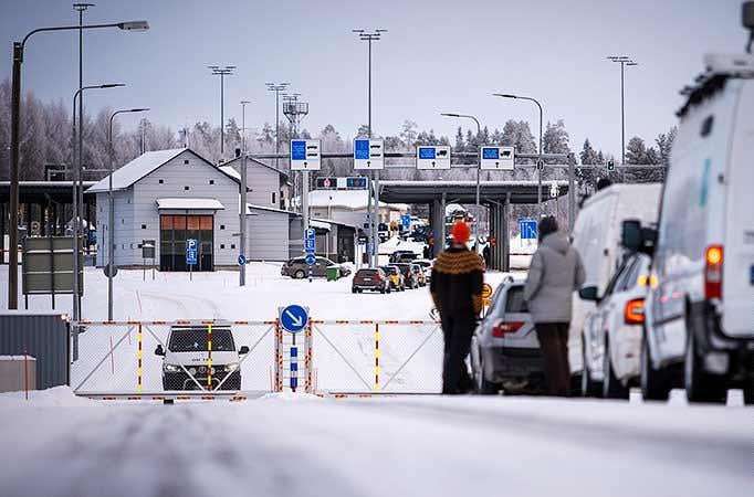 Власти Финляндии установили двойные барьеры на границе с Россией