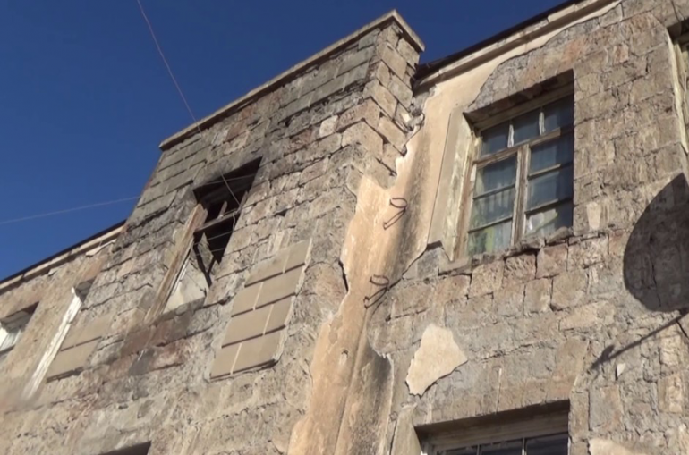 «Մարդկանց տեղափոխելու հաջորդ օրը պիտի քանդել 4-րդ կարգի վթարային շենքերը». Տիգրան Ավինյան (ՏԵՍԱՆՅՈՒԹ)