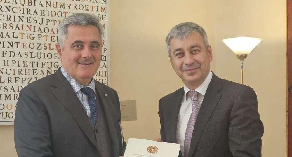 Վլադիմիր Կարապետյանն իր հավատարմագրերի պատճեներն է հանձնել