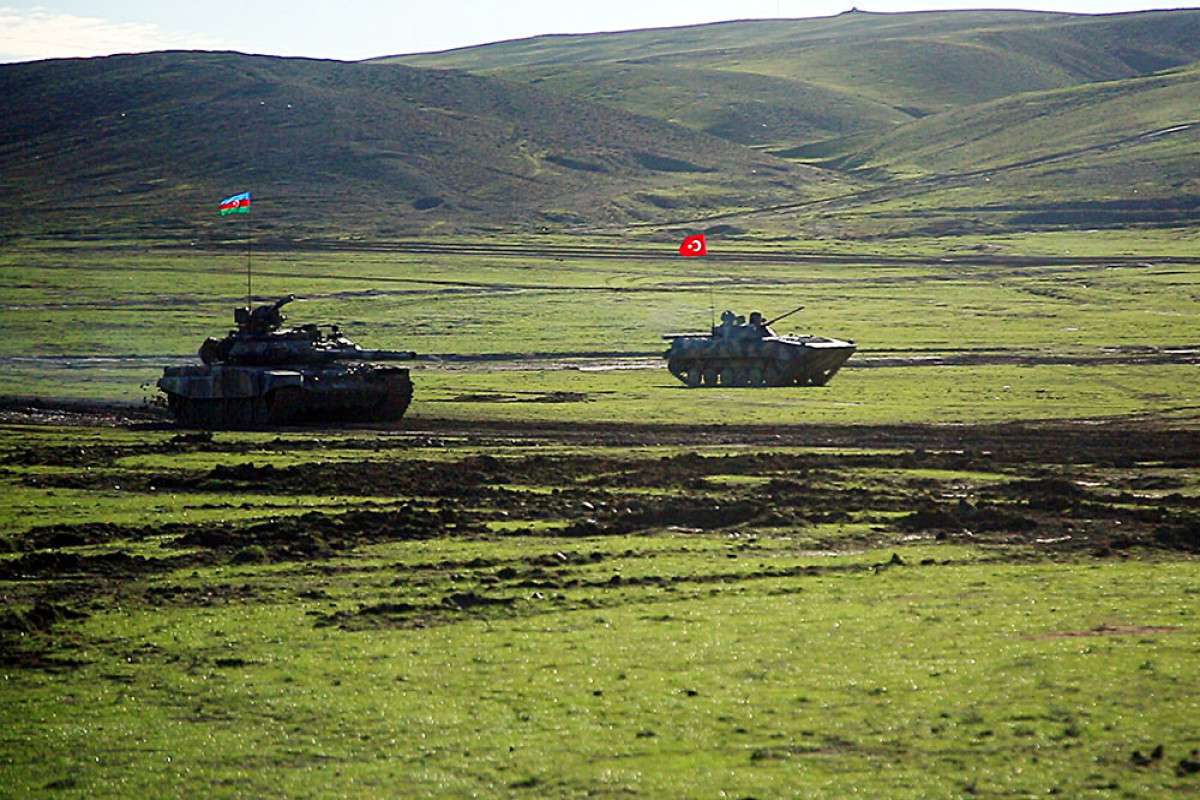 Турция и Азербайджан проводят военные учения на границе с Ираном