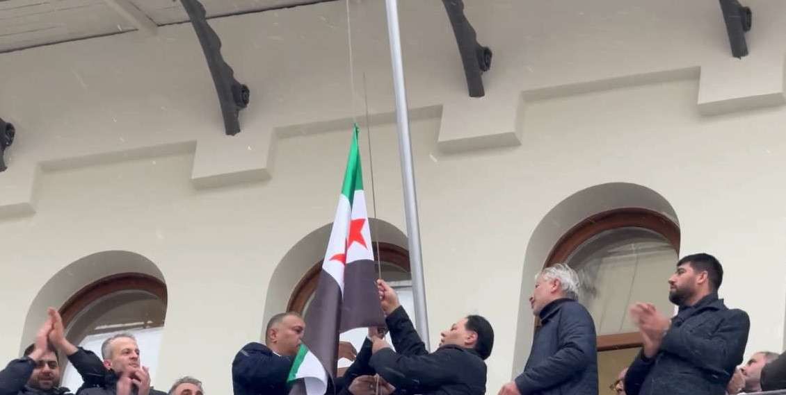 A new flag was placed on the Syrian embassy in Russia