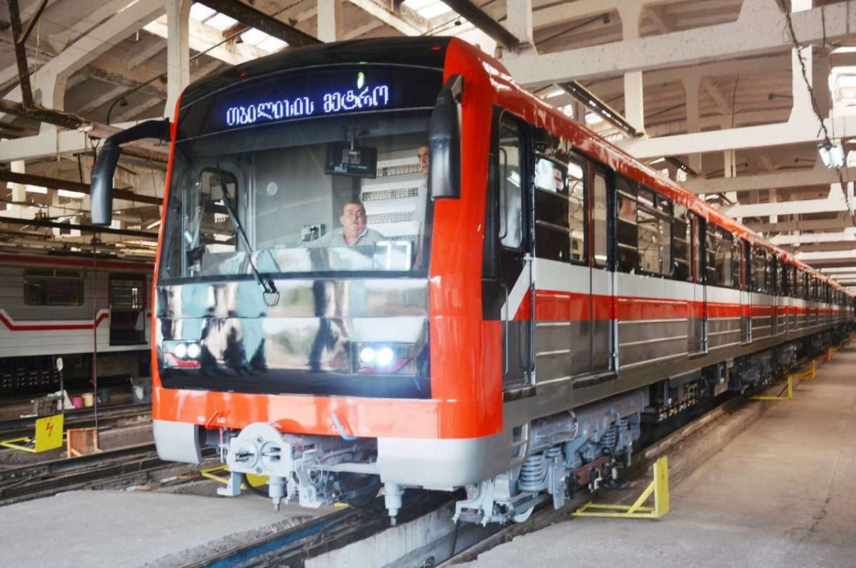 Թբիլիսիում տղամարդը գնացքի տակ է հրել ուղևորին