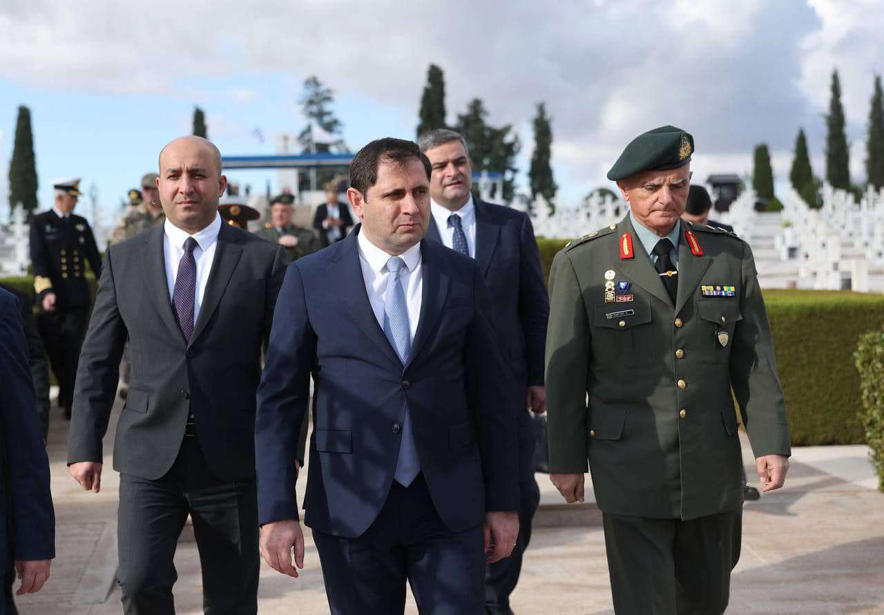 Suren Papikyan visited the military pantheon of Cyprus