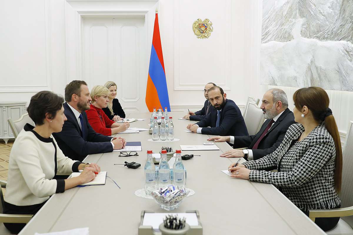 Цахкна пригласил Никола Пашиняна в Эстонию