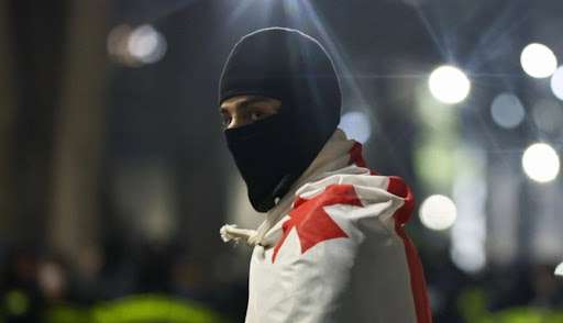 Վրաստանի խորհրդարանն արգելել է հանրահավաքներին դիմակ կրել