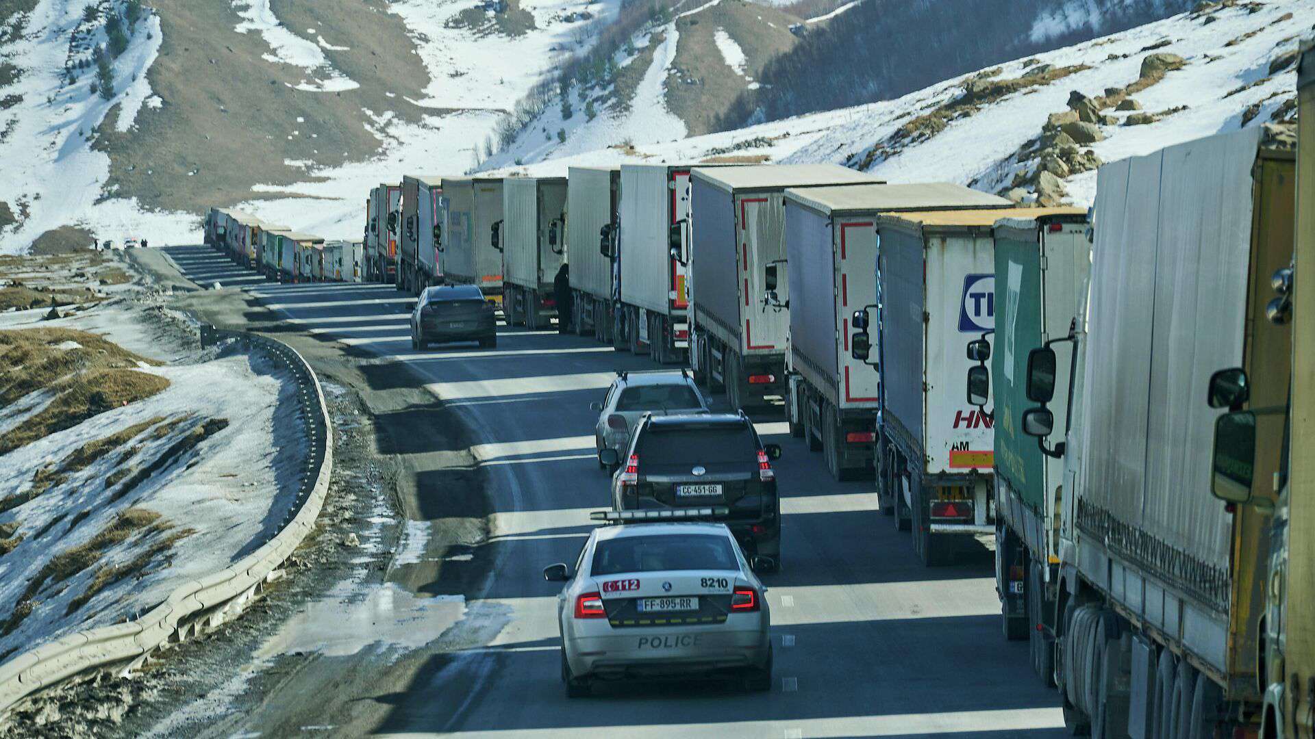 Լարսը փակ է բոլոր մեքենաների համար