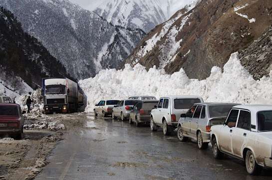 Լարսը փակ է բոլոր տեսակի տրանսպորտային միջոցների համար
