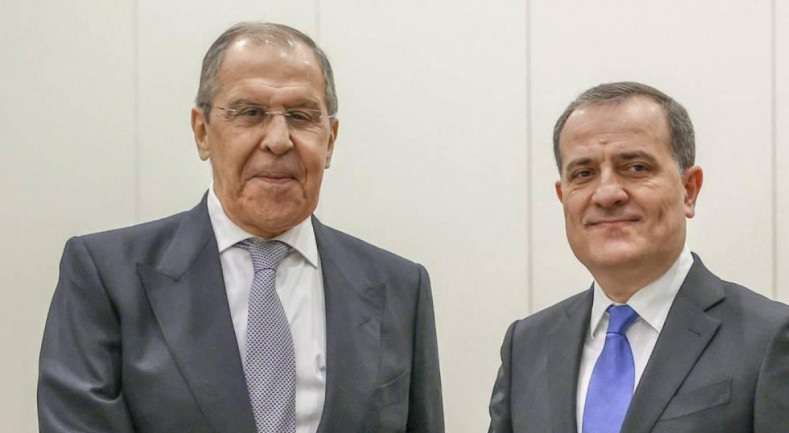 Лавров подчеркнул необходимость сохранения трехсторонних договоренностей