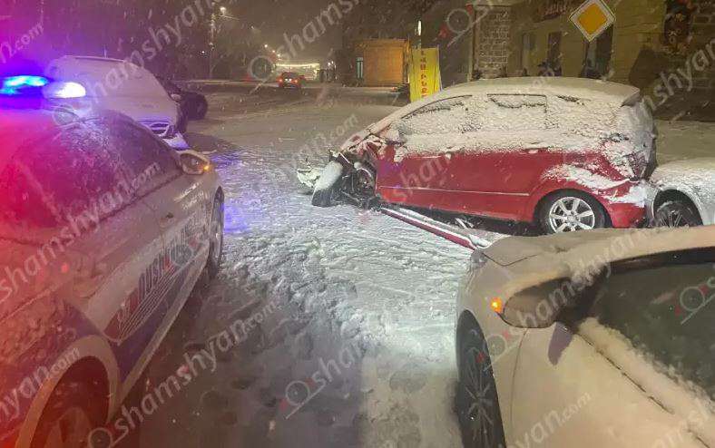 Երևանում բախվել են Mercedes-ն ու Kia Sorrento-ն, կա 4 վիրավոր