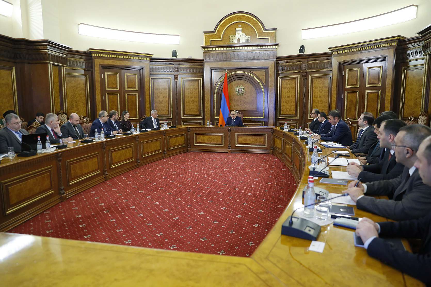 «Ծառայությունների մատուցման ոլորտում ունենք էական խնդիրներ». վարչապետ