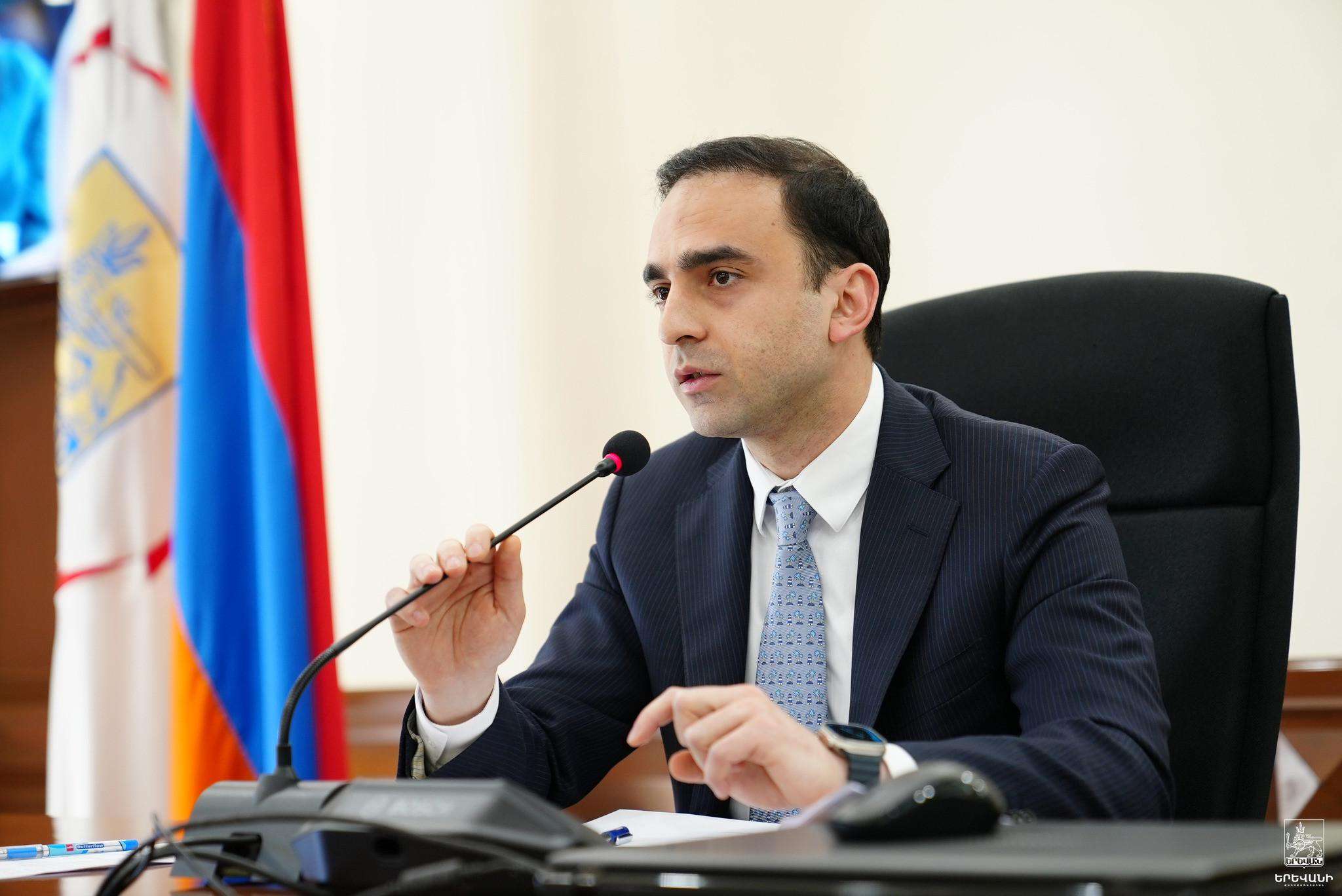 Мэр поблагодарил граждан