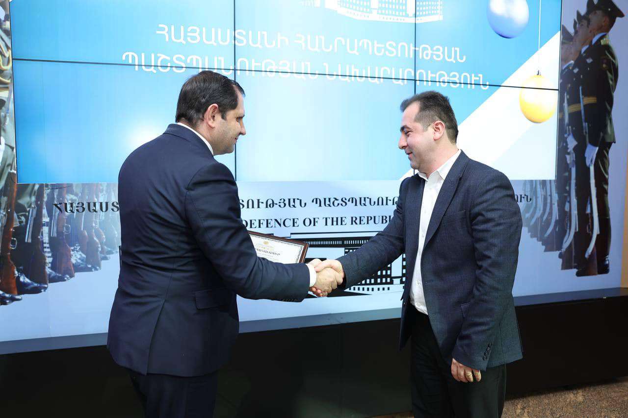 Корреспондент Radar Armenia награжден почетной грамотой Министерства обороны