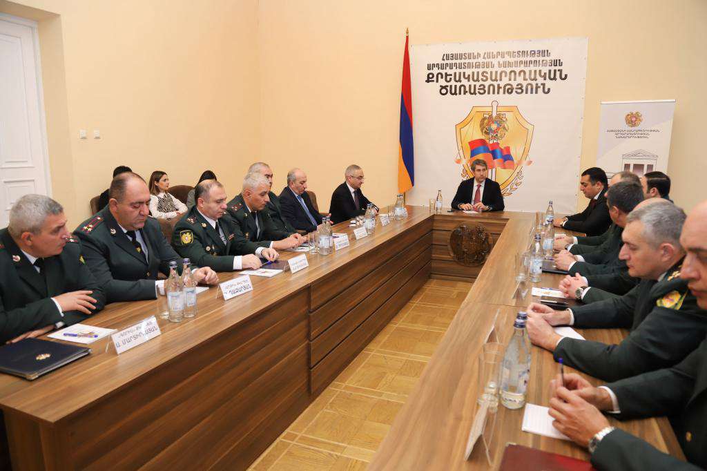 Քրեական ենթամշակույթի դեմ պետք է անզիջում պայքար լինի. նախարարը ներկայացրել է ՔԾ նորանշանակ պետին