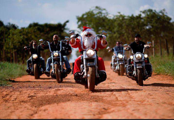 Santas of the planet in action (PHOTOS)