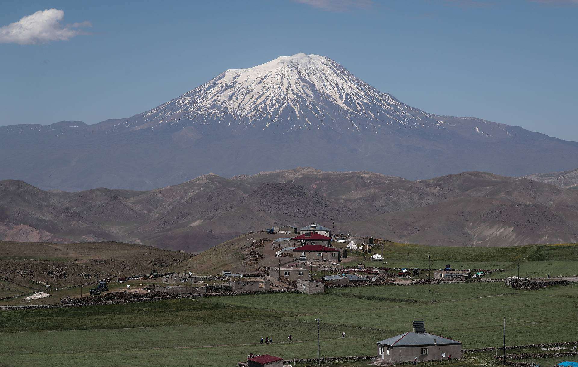 In Turkey, they want to find out whether Noah's ark was on Mount Ararat
