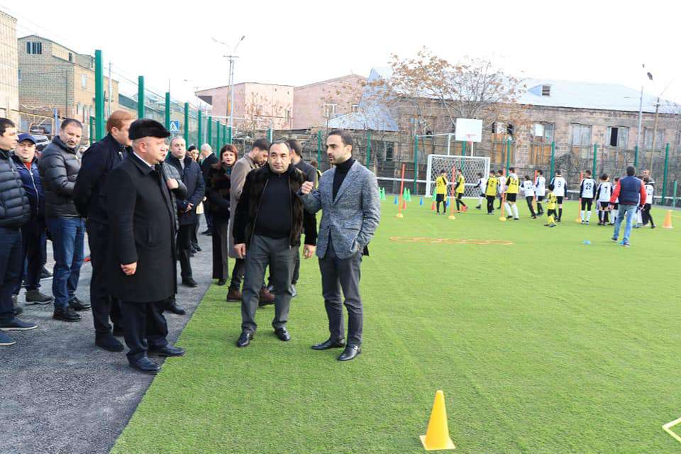 Քանաքեռ-Զեյթուն վարչական շրջանում տեղի է ունեցել ֆուտբոլի նոր դաշտի բացման արարողություն